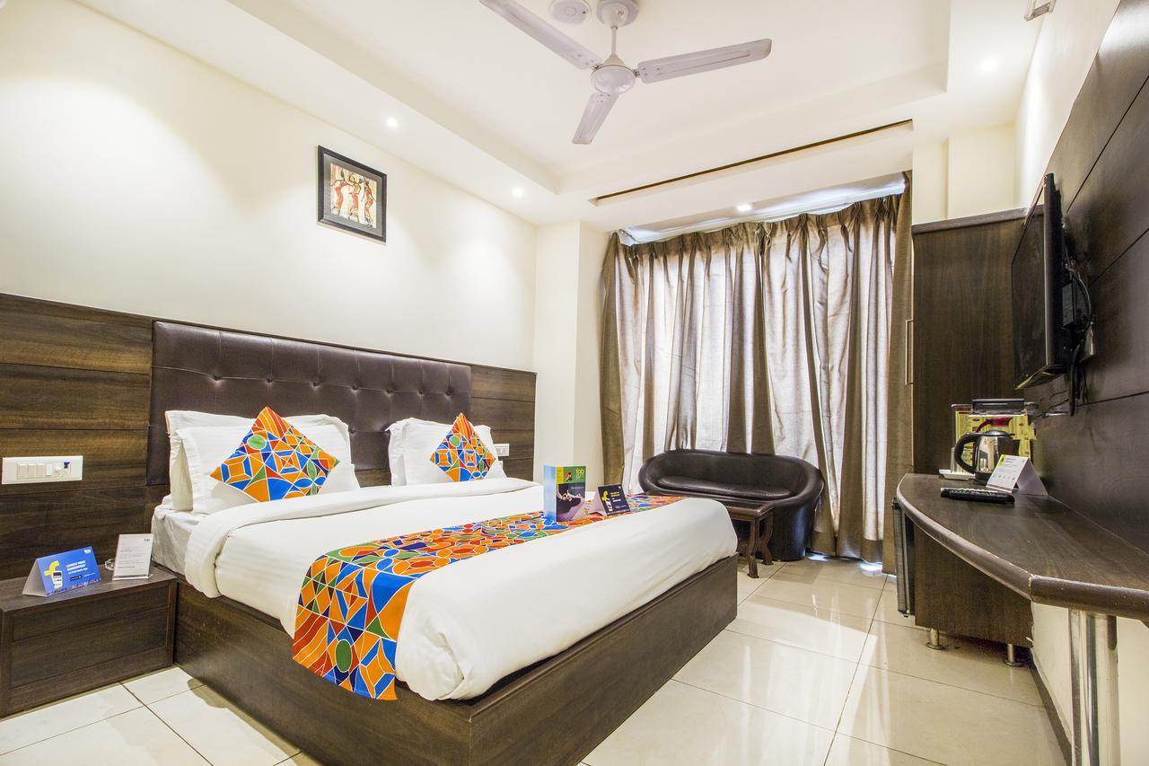 Fabexpress Le Continental Paharganj New Delhi Hotel Екстериор снимка