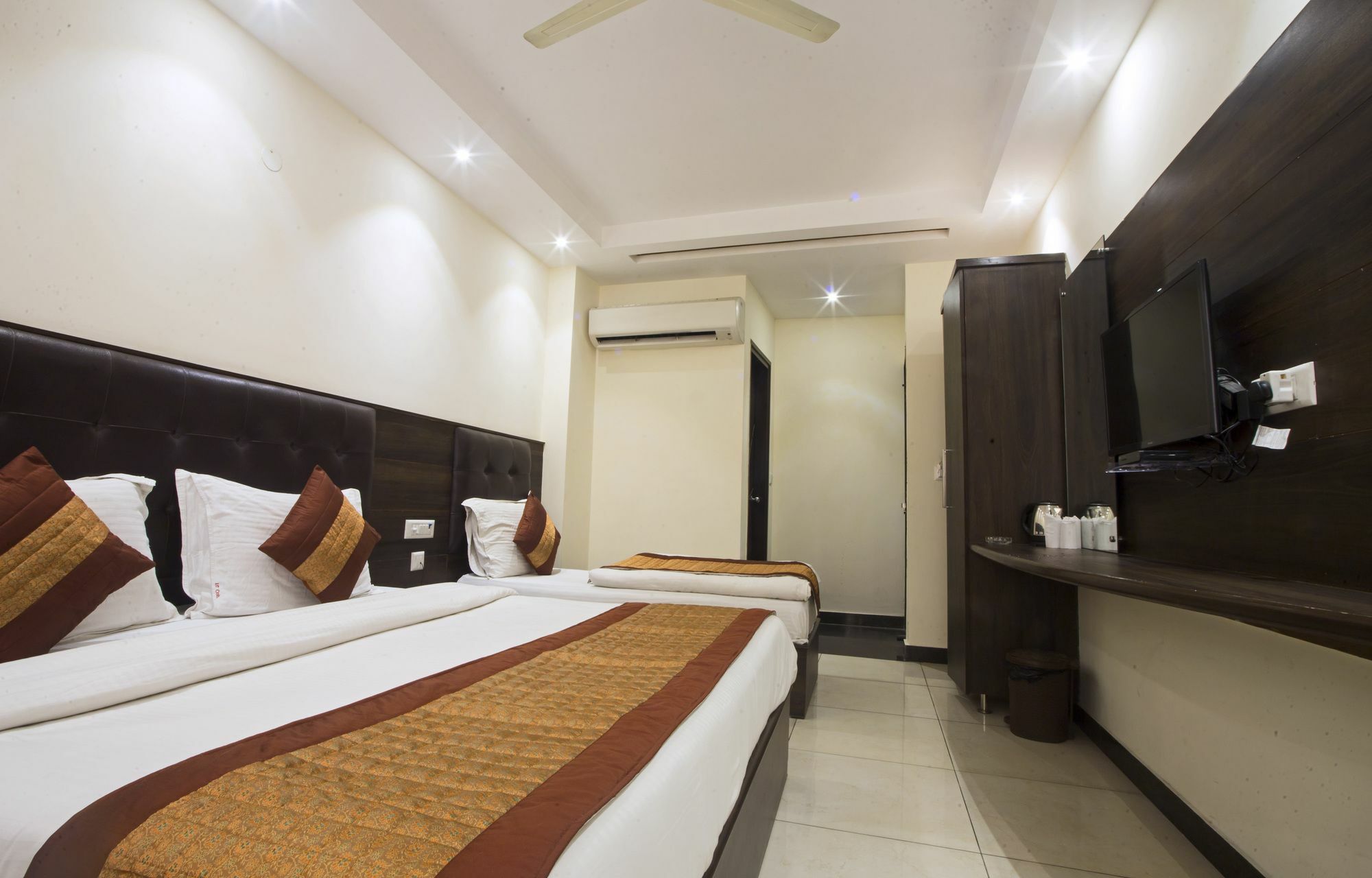 Fabexpress Le Continental Paharganj New Delhi Hotel Екстериор снимка